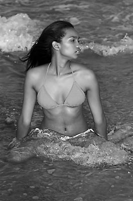 포토 JPG 해외이미지 모델 모자 응시 옷 여자 모래 바다 분홍색 포즈 자연 휴가 휴식 한명 사람 해변 10대 물 여름 청춘 비키니 뷰티 흰색 화려 유혹 피부 해외포토 자연요소 1 시선 잡화 계절 수영복 컬러 컨셉 청소년 신체부위 생태계 파일형식 이미지허브