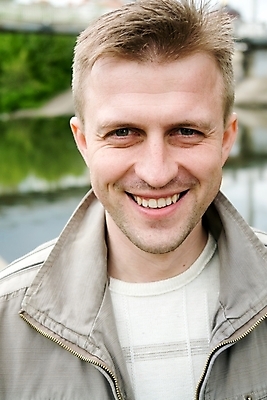 포토 JPG 해외이미지 백인 1 남자 얼굴 성공 한명 미소 사람 기쁨 해외포토 서양인 감정 컨셉 표정 신체부위 파일형식 이미지허브