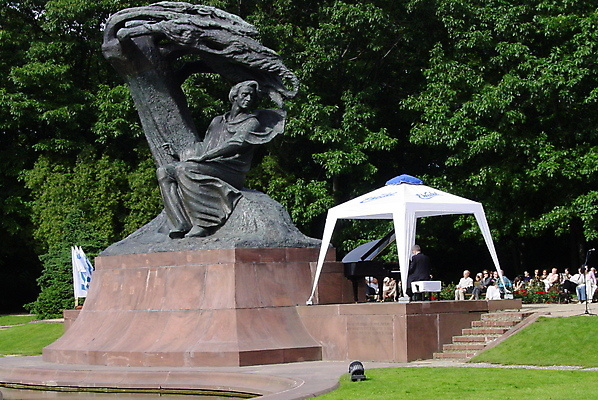 포토 JPG 해외이미지 공원 음악 조각 놀이 사람없음 야외 콘서트 폴란드 바르샤바 해외포토 공공시설 유럽 문화예술 공연 파일형식 이미지허브