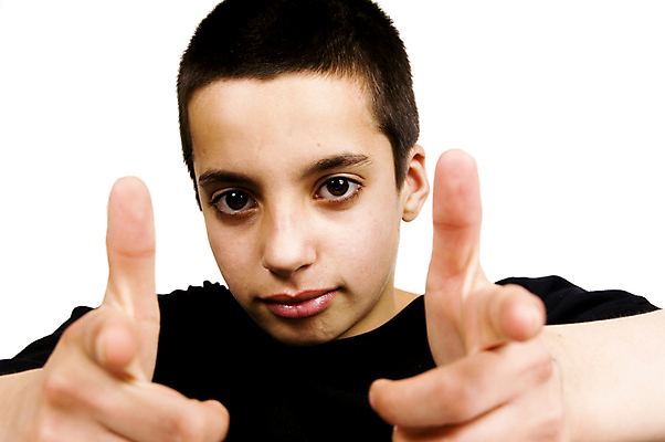 포토 JPG 해외이미지 남자 행복 한명 미소 웃음 사람 소년 청춘 선글라스 파티 기쁨 가리킴 표현 시원함 긍정 판매원 멍청이 바보 성격 해외포토 직업 1 감정 안경 어린이 컨셉 표정 손짓 이벤트 파일형식 이미지허브