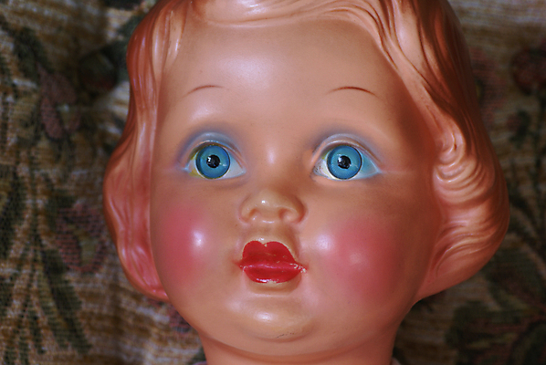 포토 JPG 해외이미지 얼굴 인형 놀이 사람없음 파란색 장난감 머리 입 닫기 60대 플라스틱 눈썹 피부 향수 입술 코 턱 고립 옛날 해외포토 노년 컬러 모션 재질 신체부위 화장품 파일형식 이미지허브