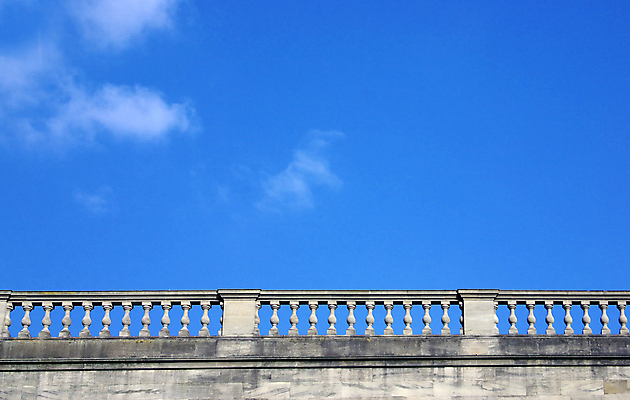 포토 JPG 해외이미지 벽 건축양식 난간 하늘 석조 사람없음 파란색 우주 골동품 미술관 묘사 옛날 카피스페이스 해외포토 건축 컬러 공백 파일형식 이미지허브