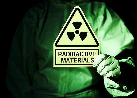 포토 JPG 스튜디오촬영 여자 실내 한명 들기 근접촬영 상반신 20대 성인 앞모습 어둠 한국인 위험 원자력 방사능 원자력발전기호 표식 성인여자한명만 방사능복 국내포토 1 기호 옷 뷰포인트 컨셉 모션 사람 동양인 청년 내부 에너지 여자한명만 성인여자만 파일형식