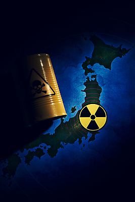 포토 JPG 스튜디오촬영 실내 사람없음 일본 어둠 위험물 위험 사건 드럼통 원자력 방사능 원자력발전기호 일본지도 후쿠시마 피폭 국내포토 기호 아시아 컨셉 지도 내부 에너지 파일형식