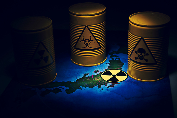 포토 JPG 스튜디오촬영 실내 사람없음 일본 어둠 위험물 위험 사건 드럼통 원자력 방사능 원자력발전기호 일본지도 후쿠시마 피폭 국내포토 기호 아시아 컨셉 지도 내부 에너지 파일형식