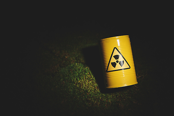 포토 JPG 스튜디오촬영 실내 사람없음 어둠 위험물 위험 드럼통 원자력 방사능 원자력발전기호 국내포토 기호 컨셉 내부 에너지 파일형식