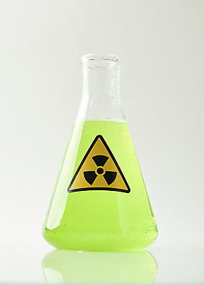 포토 JPG 스튜디오촬영 실내 사람없음 피해 위험물 위험 흰배경 삼각플라스크 원자력 방사능 국내포토 백그라운드 컨셉 내부 에너지 흰색 플라스크 파일형식