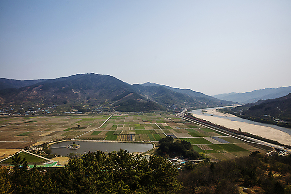 포토 JPG 주간 자연 하늘 산 사람없음 야외 경상남도 청보리밭 하동 경관 국내포토 자연요소 밭 풍경 경상도 생태계 파일형식