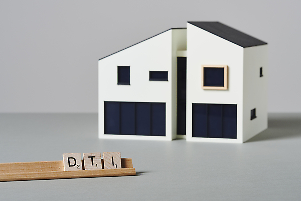 포토 JPG 스튜디오촬영 회색배경 부동산 주택 실내 사람없음 단어 계약 건축모형 부동산거래 부동산시장 부동산정책 분양 나무블록 주택대출 담보대출 국내포토 문자 백그라운드 비즈니스 내부 건물 목재 모형 블록 회색 시장 재산 대출 정책 파일형식