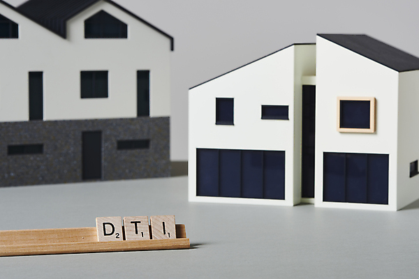 포토 JPG 스튜디오촬영 회색배경 부동산 주택 실내 사람없음 단어 계약 건축모형 부동산거래 부동산시장 부동산정책 분양 나무블록 주택대출 담보대출 국내포토 문자 백그라운드 비즈니스 내부 건물 목재 모형 블록 회색 시장 재산 대출 정책 파일형식