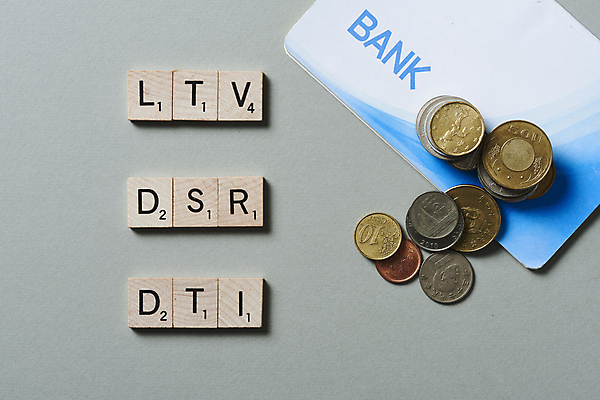 포토 JPG 스튜디오촬영 회색배경 부동산 실내 사람없음 단어 하이앵글 동전 계약 통장 부동산거래 부동산시장 부동산정책 분양 나무블록 주택대출 담보대출 국내포토 문자 뷰포인트 백그라운드 돈 비즈니스 내부 목재 금융 블록 회색 시장 재산 대출 정책 파일형식