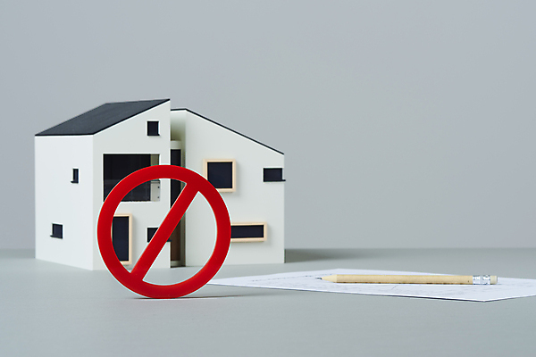 포토 JPG 스튜디오촬영 회색배경 부동산 주택 실내 사람없음 연필 금지 계약 문서 건축모형 계약서 부동산거래 부동산시장 부동산정책 분양 주택대출 국내포토 백그라운드 비즈니스 학용품 내부 건물 필기구 모형 회색 시장 재산 대출 정책 파일형식