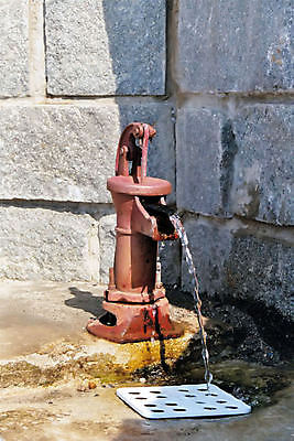 포토 JPG 해외이미지 음료 사람없음 빨간색 물 회색 흐름 시골 펌프 옛날 해외포토 자연요소 컬러 컨셉 파일형식 이미지허브