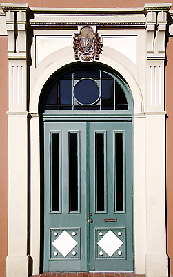 포토 JPG 해외이미지 전통 영어 꽃 가구 잉글랜드 거리 주택 손잡이 사람없음 목재 장식 초록색 빛 문 금속 희망 오픈 화려 재산 황금 클래식 닫기 냄비 대문 청동 진홍색 단계 노크 놋쇠 매각 빅토리아 솜씨 진짜 해외포토 나무 식물 문자 감정 컬러 생활용품 컨셉 재료 모션 재질 영국 건물 빨간색 금융 솥 파일형식 이미지허브