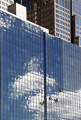 포토 JPG 해외이미지 주간 남자 밧줄 매달리기 외벽 사람 빌딩 여러명 성인 야외 건물 반사 잡기 작업 청소부 유리창청소 성인남자만 외벽청소 해외포토 자연요소 직업 건축물 줄 벽 다수 모션 청소 남자만 성인만 파일형식 이미지허브