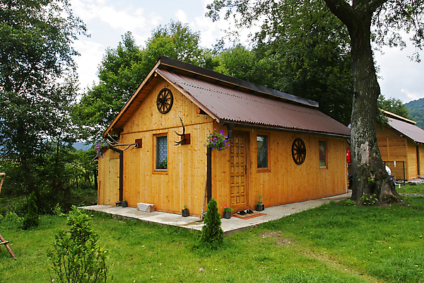 포토 JPG 해외이미지 나무 계절 겨울 창문 하늘 부동산 휴가 휴식 산 주택 사람없음 건물 목재 초록색 햇빛 평화 침묵 인사 재산 숲 오두막 그림 장면 마법 샬레 진짜 해외포토 식물 건축물 컬러 컨셉 재료 실험기구 금융 태양 소리 예절 파일형식 이미지허브