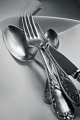 포토 JPG 해외이미지 전통 포크 탁자 흑백 사람없음 쌓기 금속 주방 숟가락 검은색 골동품 식탁보 흰색 기구 시골 직물 칼 은색 복고 과거 흙더미 구식 옛날 중고 회복 해외포토 식기 컬러 가구 컨셉 모션 재질 촬영기법 수저 흙 파일형식 더미 이미지허브