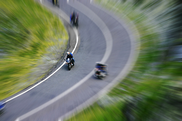 포토 JPG 해외이미지 직업 도로 길 선 여행 이동 곡선 교통시설 모션 자동차 표시 성공 바람 거리 숙이기 사람없음 야외 자전거 운전 성장 체험 고속도로 모서리 승차 방향 언덕 속도 흥분 갸우뚱 통과 모터 길가 방법 해외포토 자연요소 감정 육상교통 포즈 교통 컨셉 날씨 바이크 시설 파일형식 이미지허브