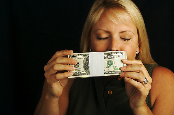 포토 JPG 해외이미지 서양인 여자 지폐 돈 검은배경 실내 한명 들기 상반신 성인 앞모습 금융 경제 달러 눈감음 돈다발 외화 향기 냄새 욕심 100달러 성인여자한명만 해외포토 외국인 1 뷰포인트 백그라운드 모션 사람 내부 검은색 재산 여자한명만 성인여자만 파일형식 이미지허브