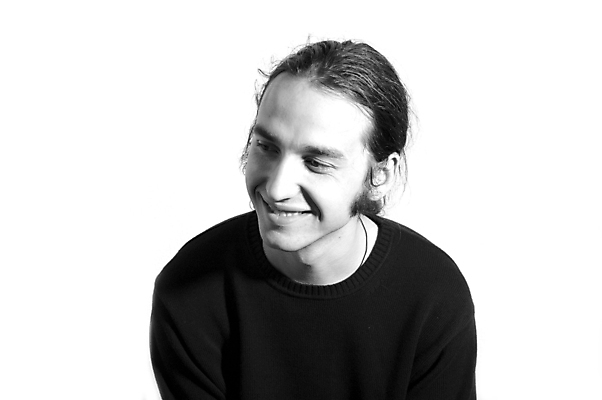 포토 JPG 해외이미지 백인 남자 수염 흑백 한명 미소 성인 갈색 활발 흰색 동성애자 고립 유일 해외포토 서양인 1 컬러 컨셉 촬영기법 표정 사람 파일형식 성소수자 이미지허브