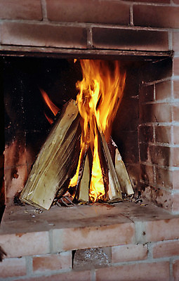 포토 JPG 해외이미지 불꽃 벽돌 주택 실내 따뜻함 사람없음 목재 빨간색 마을 시골 뜨거움 저녁 장작 벽난로 난방 훈제 연소 해외포토 나무 음식 컬러 재료 불 내부 건물 야간 파일형식 이미지허브