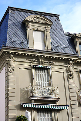 포토 JPG 해외이미지 전통 유럽 화분 창문 아파트 주택 사람없음 골동품 스위스 그림 셔터 구식 해외포토 나라 건물 파일형식 이미지허브