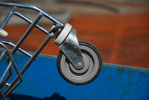 포토 JPG 해외이미지 노르웨이 사람없음 파란색 쇼핑 갈색 상점 금속 카트 손상 회색 시장 닫기 폐기물 컨테이너 철 묘사 롤 슈퍼마켓 파산 중고 해외포토 유럽 산업 컬러 컨셉 모션 재질 금융 쓰레기 파일형식 이미지허브