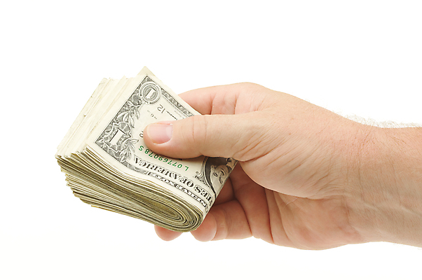 포토 JPG 해외이미지 손 지폐 돈 실내 들기 신체부위 금융 경제 달러 돈다발 흰배경 주기 외화 1달러 접기 해외포토 백그라운드 모션 사람 내부 흰색 재산 파일형식 이미지허브