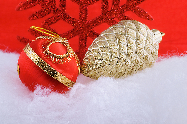 포토 JPG 해외이미지 계절 크리스마스 겨울 공 휴가 사람없음 장식 빨간색 축제 장식볼 축하 황금 12월 솔방울 해외포토 기념일 컬러 컨셉 날짜 파일형식 이미지허브