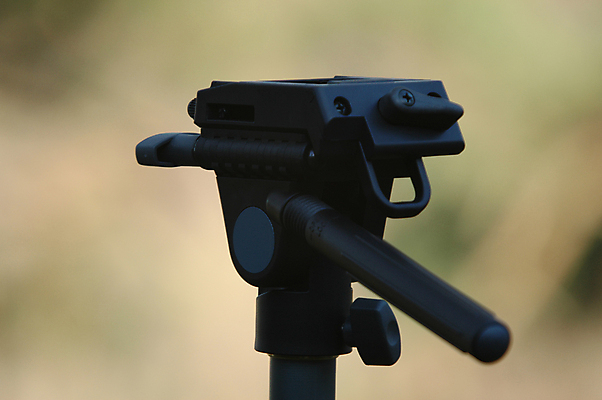 포토 JPG 해외이미지 노르웨이 서기 안전 사람없음 금속 검은색 사진촬영 도구 공구 나사 닫기 발사 사진사 묘사 오브젝트 회전 삼각대 조절 사방 제어 해외포토 유럽 컬러 모션 재질 촬영 작가 파일형식 이미지허브