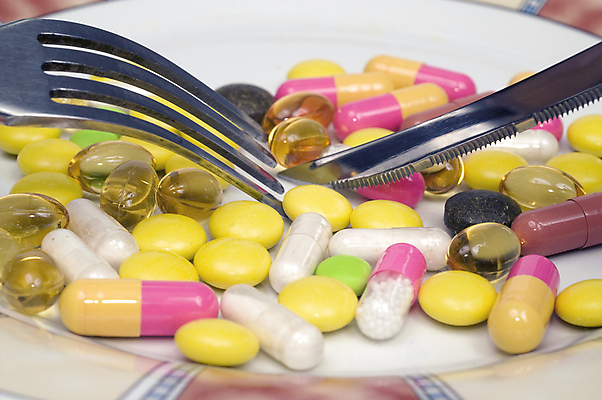 포토 JPG 해외이미지 포크 자연 사람없음 알약 식당 흰색 칼 먹기 고립 항생제 해외포토 식기 컬러 모션 약 상점 생태계 파일형식 이미지허브