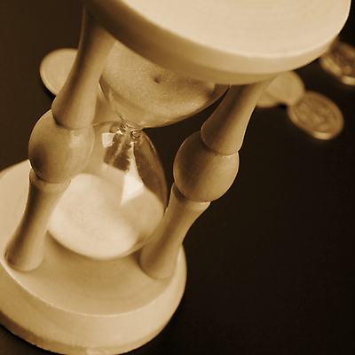 포토 JPG 해외이미지 모래 시계 백그라운드 컨셉 돈 비즈니스 미래 선물 사람없음 금융 경제 판매 달러 동전 검은색 저축 골동품 시간 재산 연도 손목시계 모래시계 속도 통로 과거 통과 타이머 계산서 재촉 대출 기간 마감 분 순간 카운트 한계 해외포토 컬러 장신구 파일형식 이미지허브