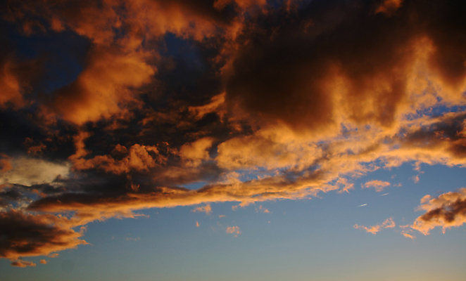 포토 JPG 해외이미지 구름 분홍색 오렌지 자연 하늘 날씨 사람없음 파란색 빛 검은색 어둠 일몰 저녁 격려 폭풍 뇌우 폭풍우 해외포토 자연요소 감정 컬러 과일 모션 노을 비_날씨 야간 자연재해 생태계 파일형식 이미지허브
