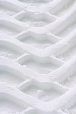 포토 JPG 해외이미지 디자인 도로 겨울 패턴 표시 아침 날씨 추상 흑백 그림자 사람없음 냉동 얼음 추위 흰색 가루 흔적 질감 타이어 추적 땅바닥 선로 자취 해외포토 주간 자연요소 계절 길 컬러 무늬 교통시설 모션 바닥 촬영기법 파일형식 이미지허브