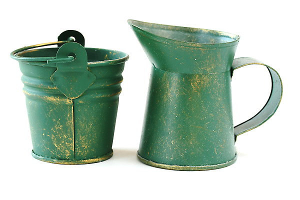 포토 JPG 해외이미지 날씨 통 취미 사람없음 장식 초록색 금속 정원 페인트 골동품 흰색 공구 시골 조끼 황금 컨테이너 양동이 부식 원예 유리주전자 고립 옛날 해외포토 산업 컬러 유리 재질 주전자 외투 도구 파일형식 이미지허브