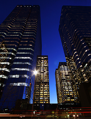 포토 JPG 해외이미지 디자인 비즈니스 건축양식 창문 유리 성공 직장 사람없음 건물 금융 파란색 빛 사무실 반사 탑 고층빌딩 미국 새벽 성장 도시 업무 재산 도심 야간 저녁 큼 상승 각도 지역 대도시 빛망울 철강 해외포토 자연요소 건축물 건축 컬러 컨셉 북아메리카 회사 재질 빌딩 경제 작업 크기 파일형식 이미지허브