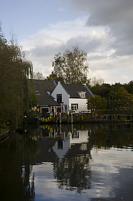 포토 JPG 해외이미지 나무 구름 호수 하늘 주택 사람없음 물 강 반사 마을 흰색 시골 개울 네덜란드 운하 타운 해외포토 자연요소 식물 유럽 컬러 건물 도시 파일형식 이미지허브