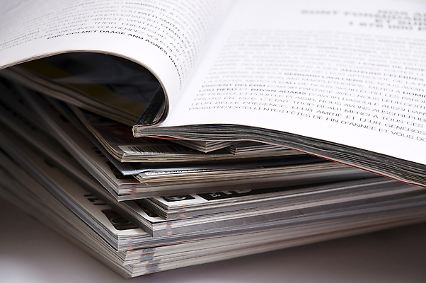 포토 JPG 해외이미지 취미 사람없음 세계 글로벌 독서 쌓기 정보 흰색 오픈 잡지 페이지 월 출판 해외포토 컬러 모션 간행물 날짜 파일형식 이미지허브