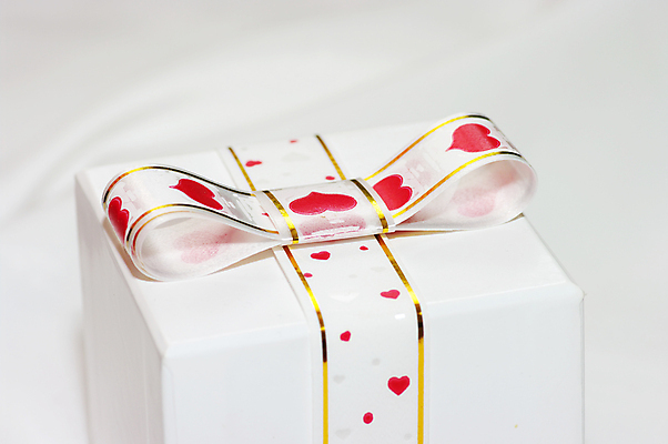 포토 JPG 해외이미지 계절 기념일 리본 종이 크리스마스 결혼식 휴가 새로움 발렌타인데이 선물 사랑 사람없음 장식 빨간색 빛 쇼핑 상자 파티 축제 놀람 기쁨 덮개 흰색 하트 축하 인사 생일 황금 작음 심볼 오브젝트 활 주기 패키지 고립 해외포토 모양 감정 컬러 결혼 컨셉 모션 데이이벤트 표정 이벤트 뚜껑 예절 크기 파일형식 이미지허브