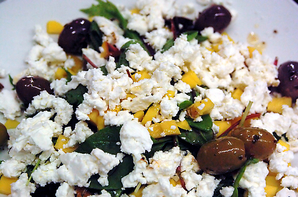 포토 JPG 해외이미지 접시 음식 치즈 사람없음 초록색 검은색 샐러드 흰색 올리브 페타치즈 해외포토 식기 열매 컬러 유제품 파일형식 이미지허브