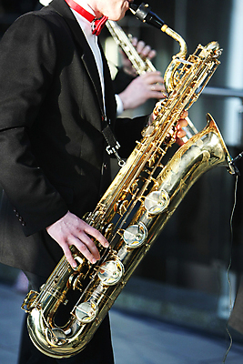 포토 JPG 해외이미지 1 남자 음악 놀이 열쇠 바람 사람 사람없음 옆모습 빛 햇빛 태양 갈색 소리 일몰 음악가 장비 기구 영혼 맛 고독 매끈함 색소폰 측정 싱글 윤곽 열정 문학 몸통 재즈 마우스피스 멜로디 뮤지컬 블루스 팝 해외포토 자연요소 직업 감정 뷰포인트 컬러 컨셉 날씨 문화예술 신체부위 노을 감각 목관악기 파일형식 이미지허브