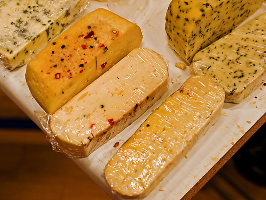 포토 JPG 해외이미지 접시 문화 음식 조각 농업 다이어트 염소 치즈 건강 사람없음 장식 가로 농장 노란색 주방 식당 식사 저녁식사 이탈리아 우유 프랑스 변화 시장 아침식사 상품 먹기 네덜란드 상쾌 질감 후추 프랑스어 점심식사 단백질 뷔페 식품점 입가심 해외포토 문자 식기 감정 유럽 산업 컬러 컨셉 포유류 모션 유제품 상점 향신료 영양소 파일형식 이미지허브