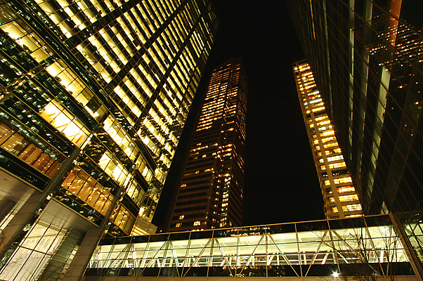 포토 JPG 해외이미지 벽 캐나다 건축양식 창문 유리 하늘 새로움 사람없음 내부 건물 여름 파란색 사무실 고층빌딩 미국 어둠 도시 업무 센터 도심 야간 저녁 큼 바쁨 네온 문학 북쪽 빛망울 앨버타 철강 콘크리트 핵심 강조 해외포토 자연요소 건축물 계절 건축 컬러 컨셉 북아메리카 비즈니스 재질 빌딩 빛 작업 크기 방향 파일형식 이미지허브