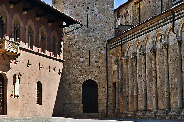 포토 JPG 해외이미지 유럽 건축양식 사람없음 건물 성당 교회 문 이탈리아 발코니 중세 옛날 토스카나 해외포토 건축물 건축 나라 종교건축 역사 파일형식 이미지허브