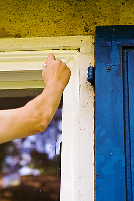 포토 JPG 해외이미지 손 창문 사람없음 세로 인테리어 페인트 흰색 붓 제조 그림 페인트붓 화가 업그레이드 해외포토 직업 디자인 컬러 신체부위 파일형식 이미지허브