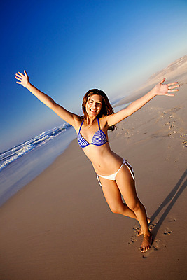 포토 JPG 해외이미지 라이프스타일 여자 행복 무기 얼굴 모래 바다 여행 신체 자연 휴가 휴식 건강 한명 웃음 사람 성인 야외 파란색 선글라스 태양 뷰티 활발 기쁨 날씬함 무료 해외포토 자연요소 1 감정 안경 컬러 컨셉 표정 생활 신체부위 몸매 생태계 파일형식 이미지허브