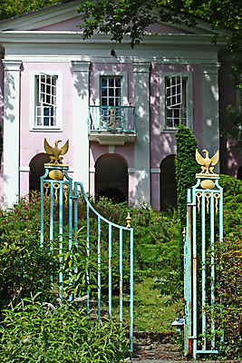 포토 JPG 해외이미지 나무 분홍색 창문 주택 그림자 사람없음 문 정원 발코니 오픈 아치 특별함 해외포토 식물 컬러 컨셉 건물 파일형식 이미지허브