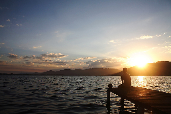 포토 JPG 해외이미지 호수 바다 휴식 소년 사람없음 물 평화 일몰 석호 해외포토 자연요소 남자 어린이 컨셉 노을 파일형식 이미지허브