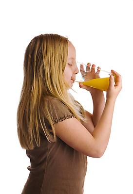 포토 JPG 해외이미지 음료 어린이 오렌지 과일 유리 건강 한명 주스 아침식사 갈증 비타민C 해외포토 1 재질 사람 식사 비타민 파일형식 이미지허브