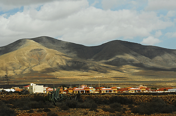 포토 JPG 해외이미지 모래 섬 하늘 휴가 산 주택 따뜻함 사람없음 야외 파란색 흙 사막 정상 빌라 언덕 시골집 암초 해외포토 컬러 건물 파일형식 이미지허브